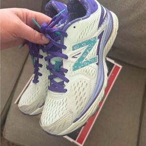 New Balance Women's Athletic Shoes - Mint and Purple